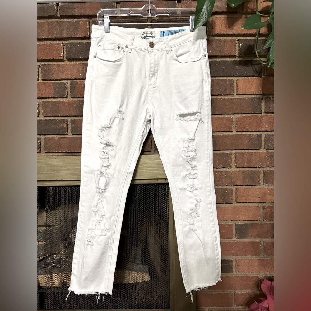 🛍️ white distressed pants great condition smoke free home.